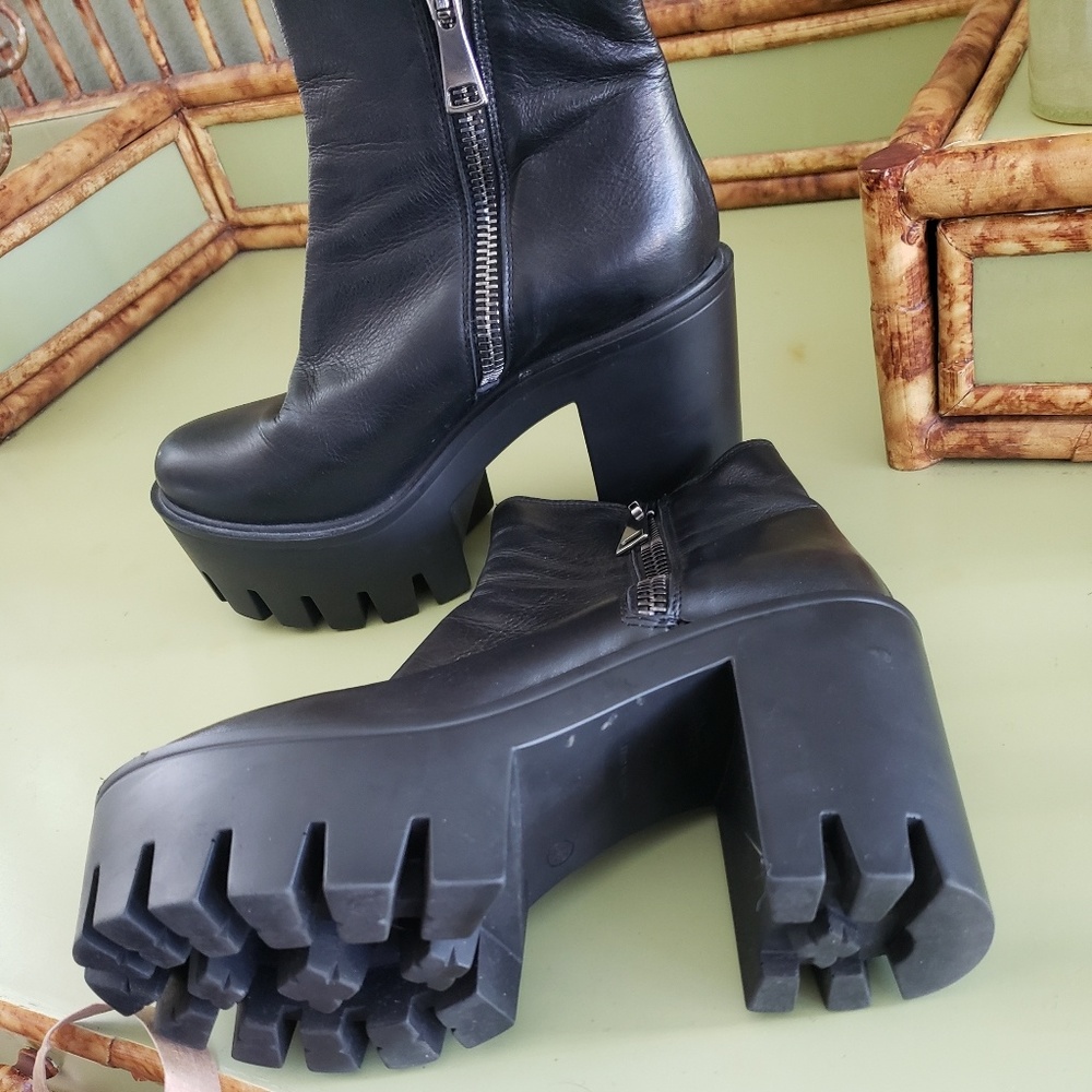Great leather Boots with thick rubber tred soles